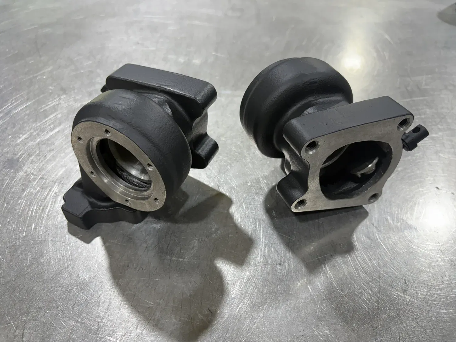 Turbo housings finished in a high-temperature coating on the bench